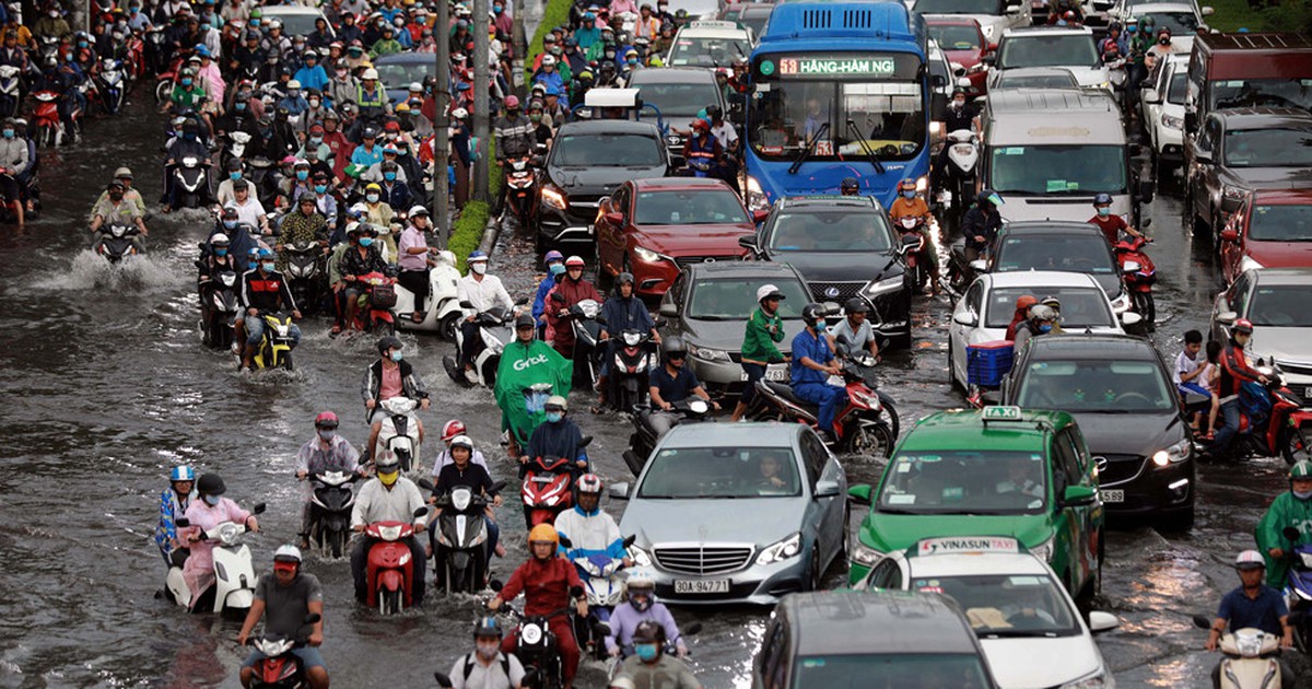 Chi gần 500 tỉ đồng, đường Nguyễn Hữu Cảnh chưa chắc hết ngập?