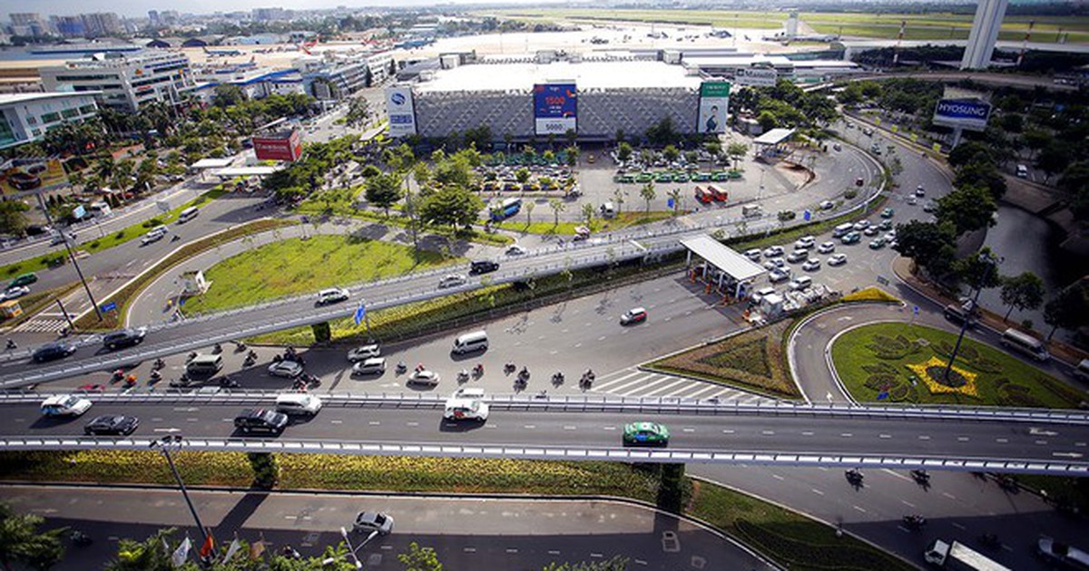 Khốn khổ vì phân làn ô tô mới ở sân bay : Không phục vụ lợi ích của khách hàng