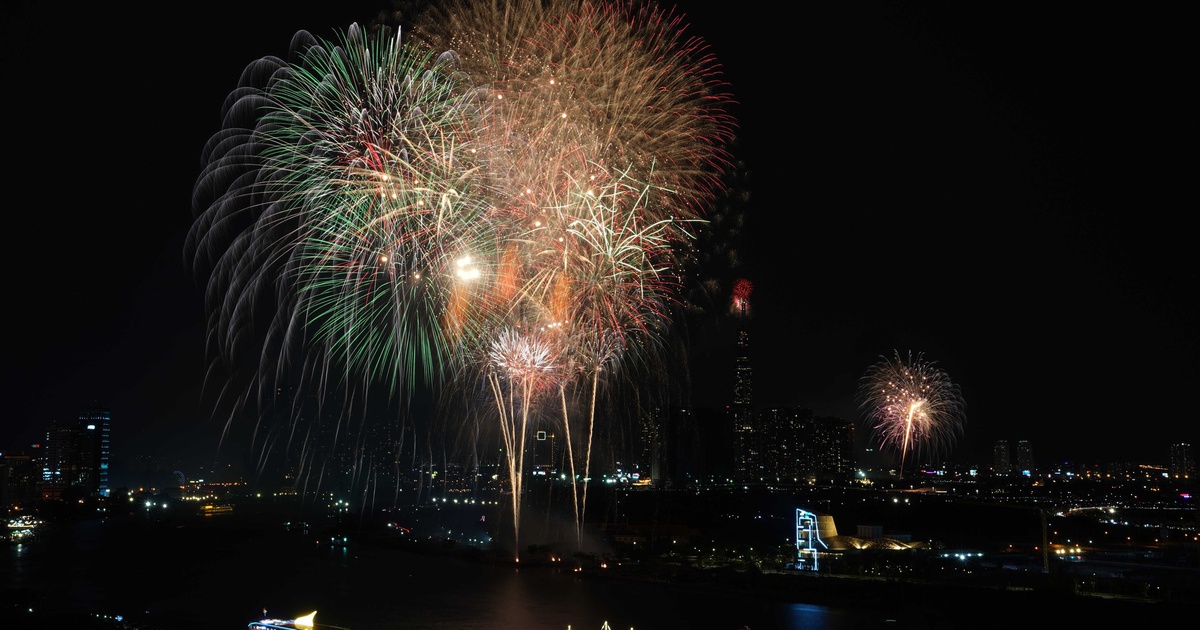 TP.HCM cấm xe nhiều tuyến đường để tổ chức bắn pháo hoa lễ 30.4 - 1.5