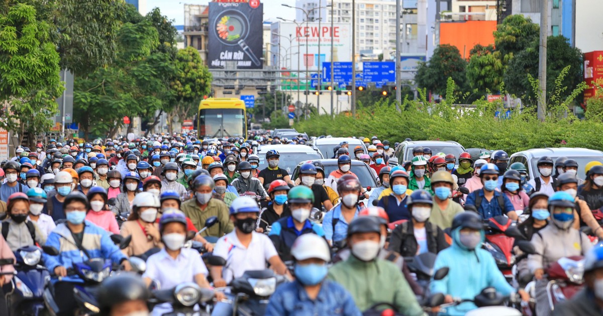 Giảm ùn tắc giao thông: Loại xe máy lo kẹt xe hơi