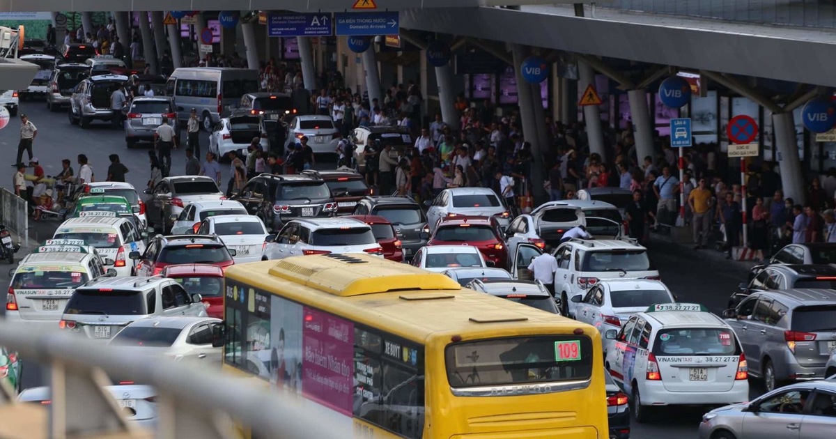 Khôi phục tuyến xe buýt cho sân bay Tân Sơn Nhất