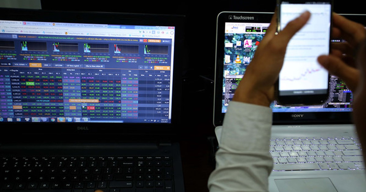 Nghi vấn cổ phiếu Hoa Sen 'tay trái mua tay phải bán'