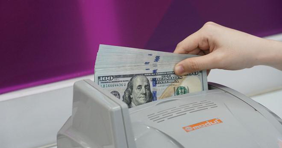 Giá USD hôm nay 10.1.2022: Tăng cao trên thị trường tự do