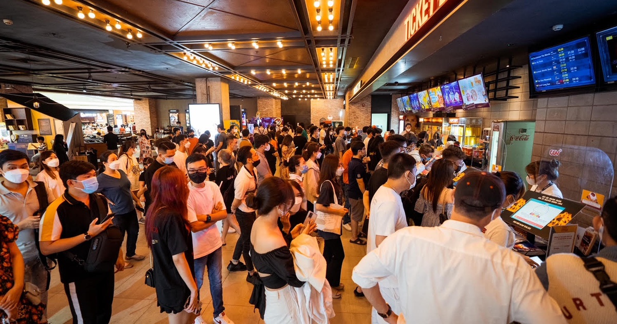 Phát triển kinh tế đêm, tại sao xử phạt rạp chiếu phim sau 0 giờ?