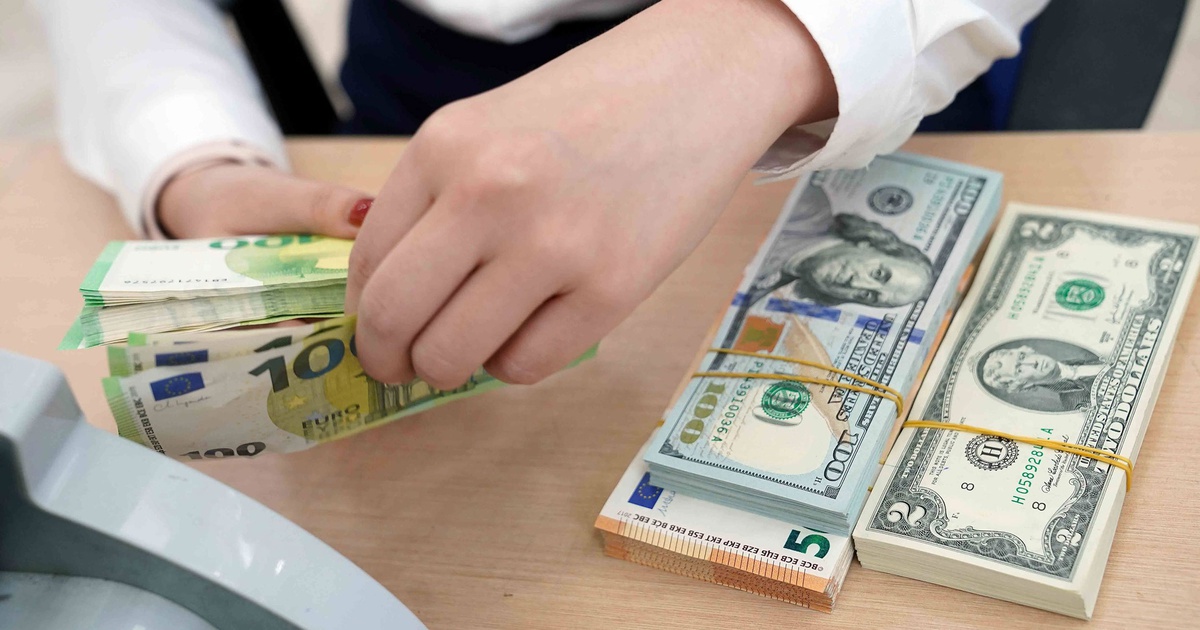 Giá USD hôm nay 20.12.2022: Trong nước đồng loạt tăng trở lại