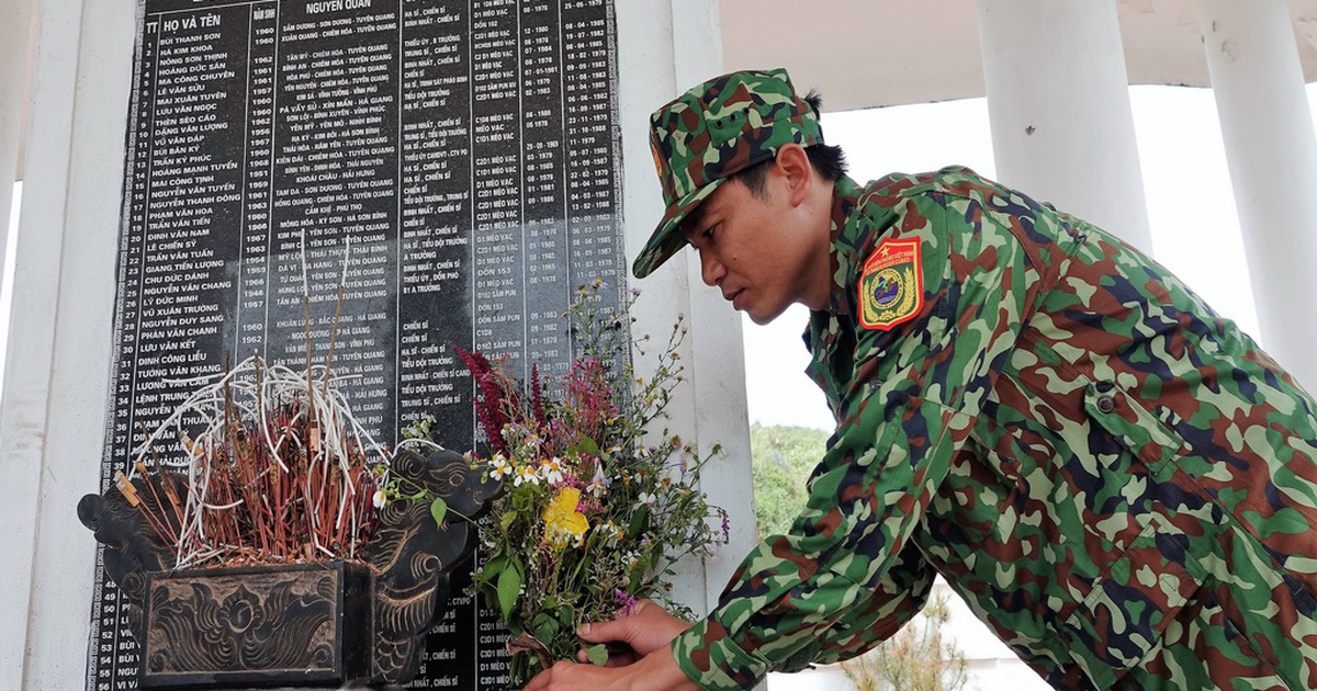 Giữ chủ quyền trên cao nguyên đá - Kỳ 3: Sống bám đá, chết trên đá