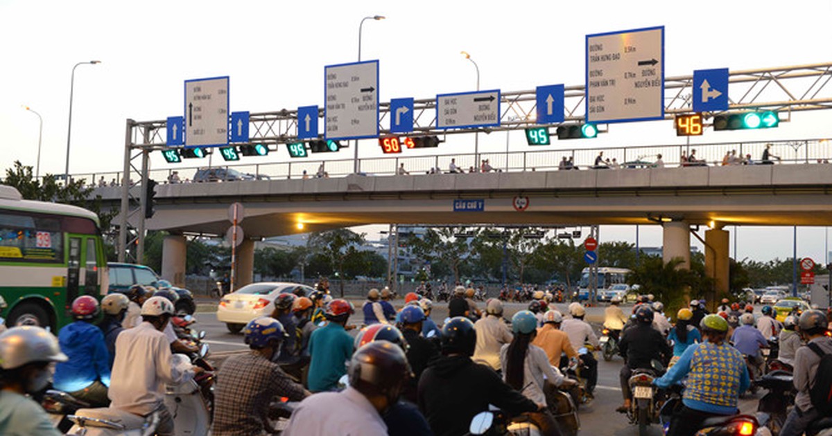 Bộ trưởng Đinh La Thăng: ‘Biển báo ở lại thì người phải đi'