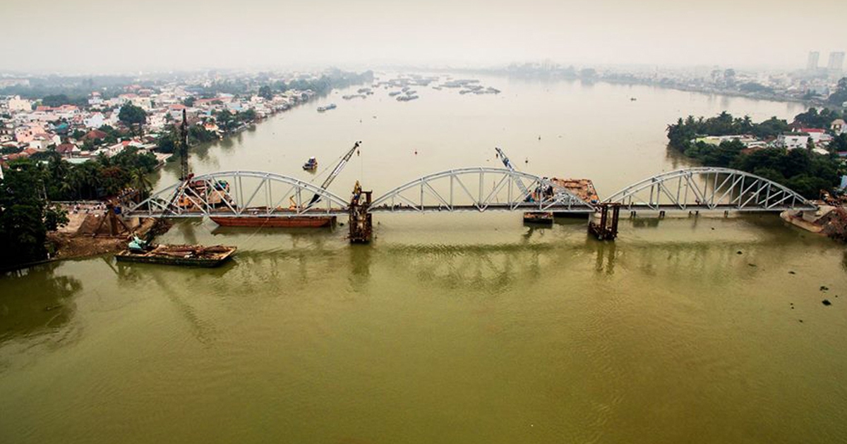 Hoàn thành sửa chữa cầu Ghềnh, thông lại đường sắt Bắc - Nam