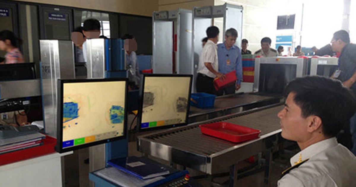 Khách liên tục ‘cầm nhầm’ điện thoại, đồng hồ tại sân bay