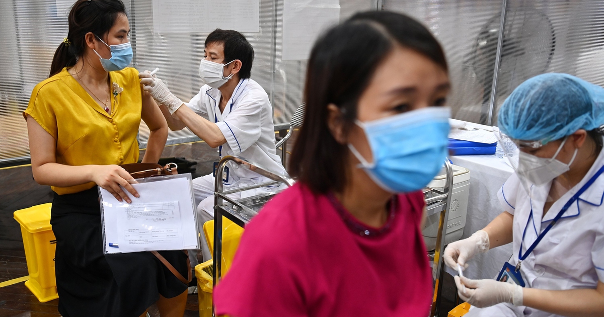 Hà Nội lên phương án mua vắc xin tiêm sớm cho người dân