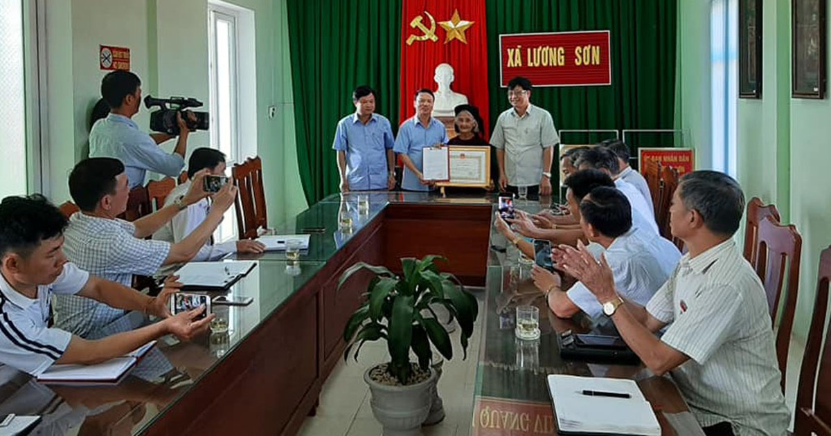 Thanh Hóa tặng bằng khen cho cụ bà 83 tuổi xin thoát nghèo