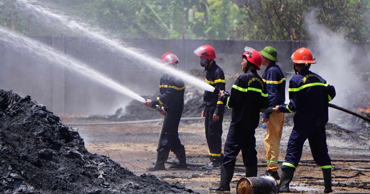 Thanh Hóa: Cháy lớn tại Khu công nghiệp Tây Bắc Ga
