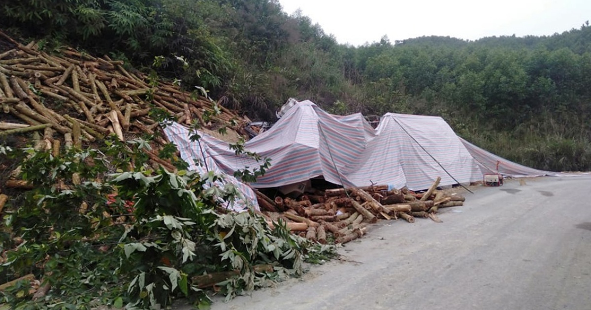 Thanh Hóa: Xe chở keo đâm vào vách núi, 7 người thiệt mạng