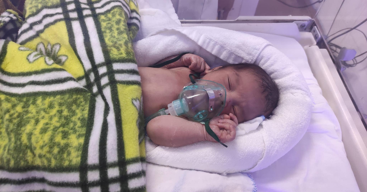 Xót xa bé sơ sinh không mặc gì bị bỏ rơi giữa trời giá rét ngay mùng 1 Tết