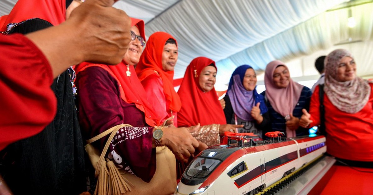 Bị Malaysia dọa hủy, Trung Quốc hạ giá dự án đường sắt cao tốc