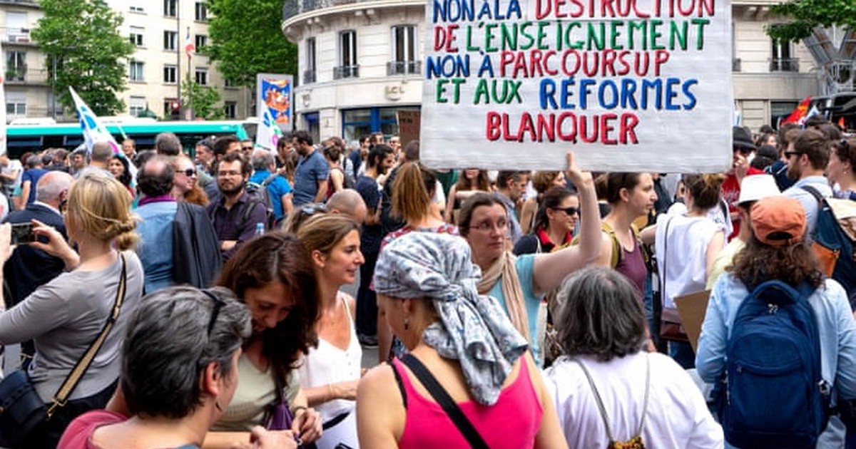 Lộ đề thi tốt nghiệp môn toán, 19 học sinh trung học bị bắt