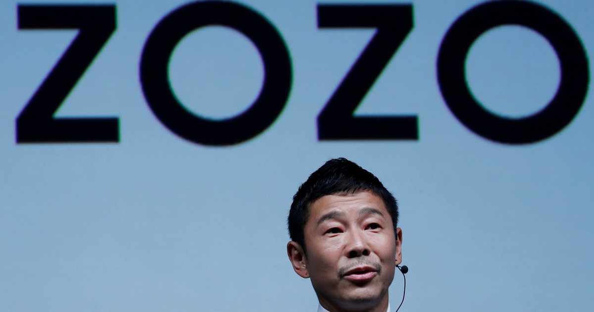 Tỉ phú Nhật tặng 212 tỉ đồng cho những người theo dõi trên Twitter