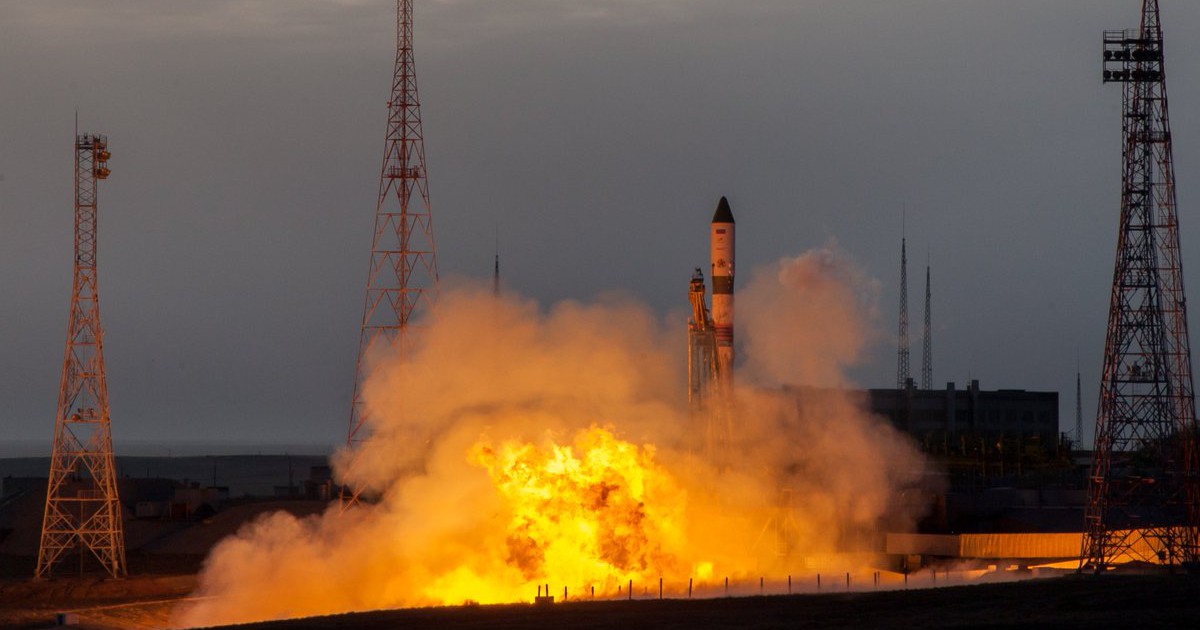 Tên lửa Nga vỡ tan thành hàng chục mảnh trên quỹ đạo