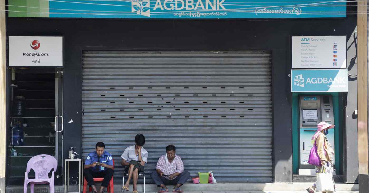 Myanmar dọa chuyển tiền gửi tại ngân hàng tư nhân vào ngân hàng quân đội