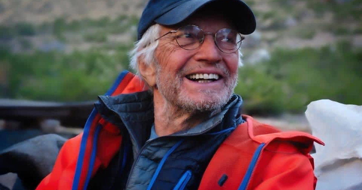 Cụ ông 75 tuổi lập kỷ lục chinh phục đỉnh Everest