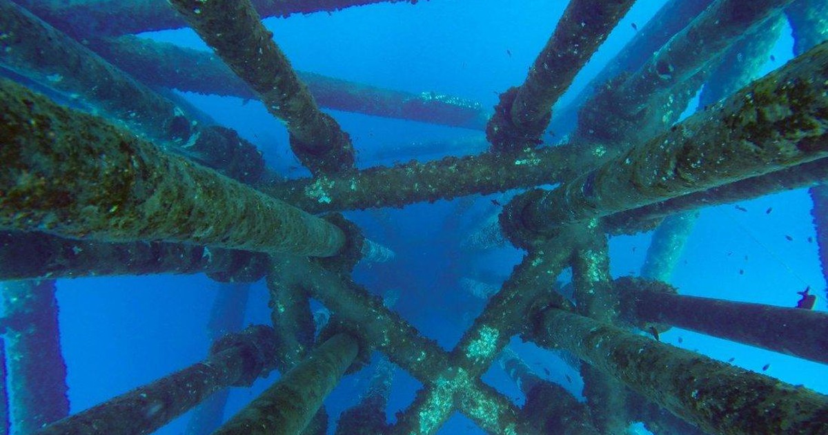 Tàu ngầm của Mỹ va phải giàn khoan cũ ở Biển Đông?