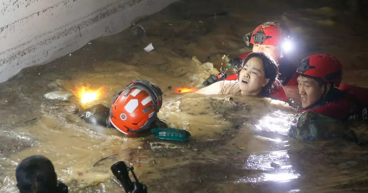 Siêu bão mạnh nhất năm 2022 tàn phá Hàn Quốc: 7 người chết trong bãi đậu xe ngầm