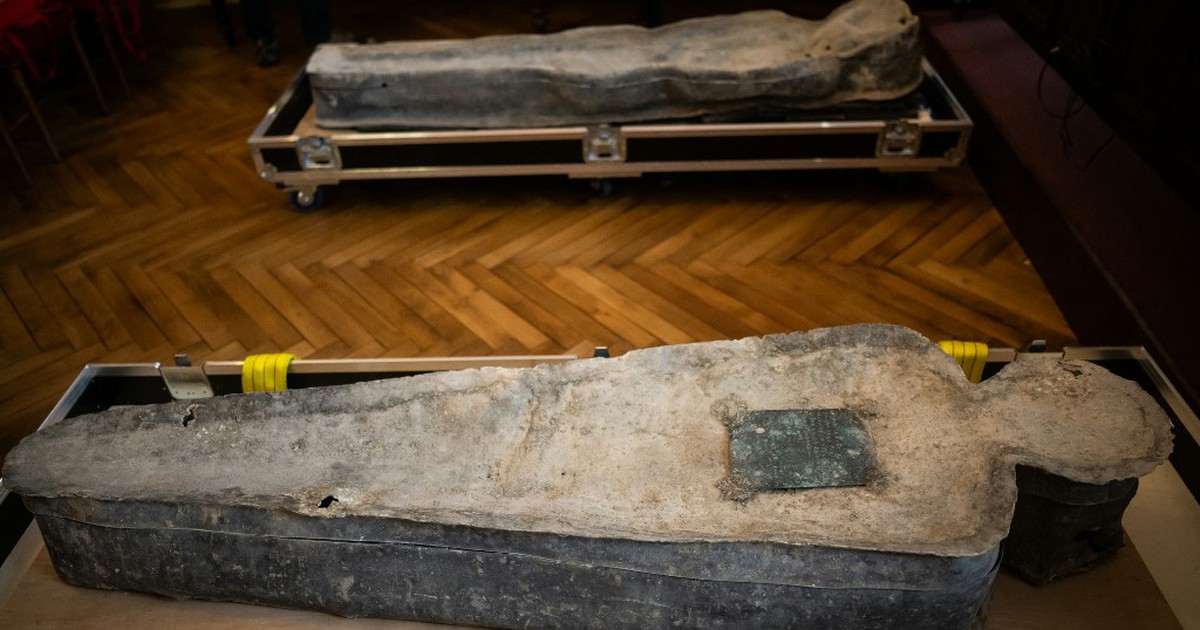 Hé lộ về 2 ngôi mộ bí ẩn dưới nền nhà thờ Đức bà Paris