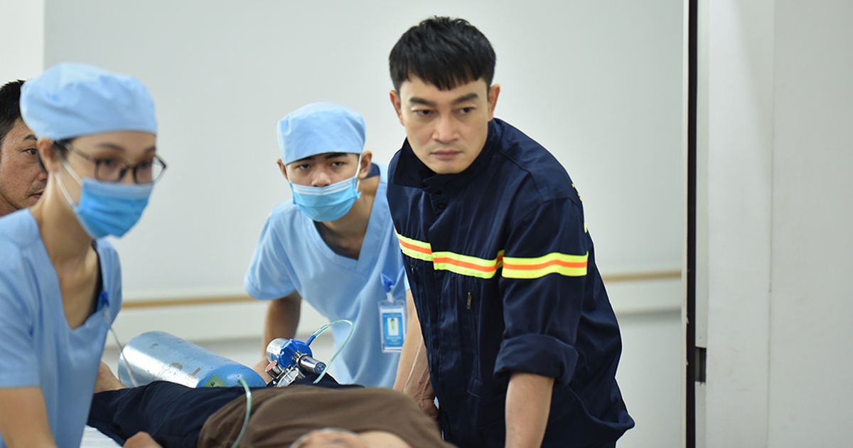 Đóng phim trong container giữa trưa nắng, diễn viên mặt trắng bệch, choáng vì thiếu ô xy