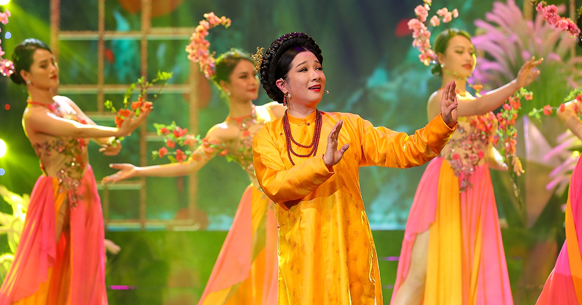 Không đứng cùng Chế Phong, Thanh Thanh Hiền hát Hoa đào năm trước trong Tết vạn lộc