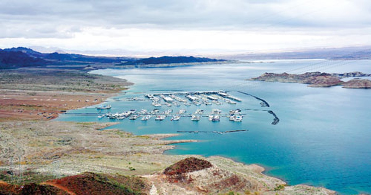 Bay trên Hoover Dam