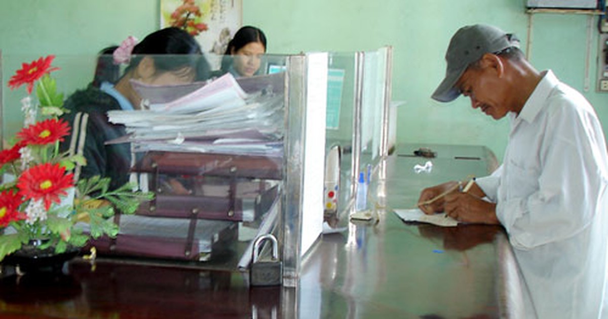 Buộc cán bộ công khai xin lỗi dân nếu gây phiền hà