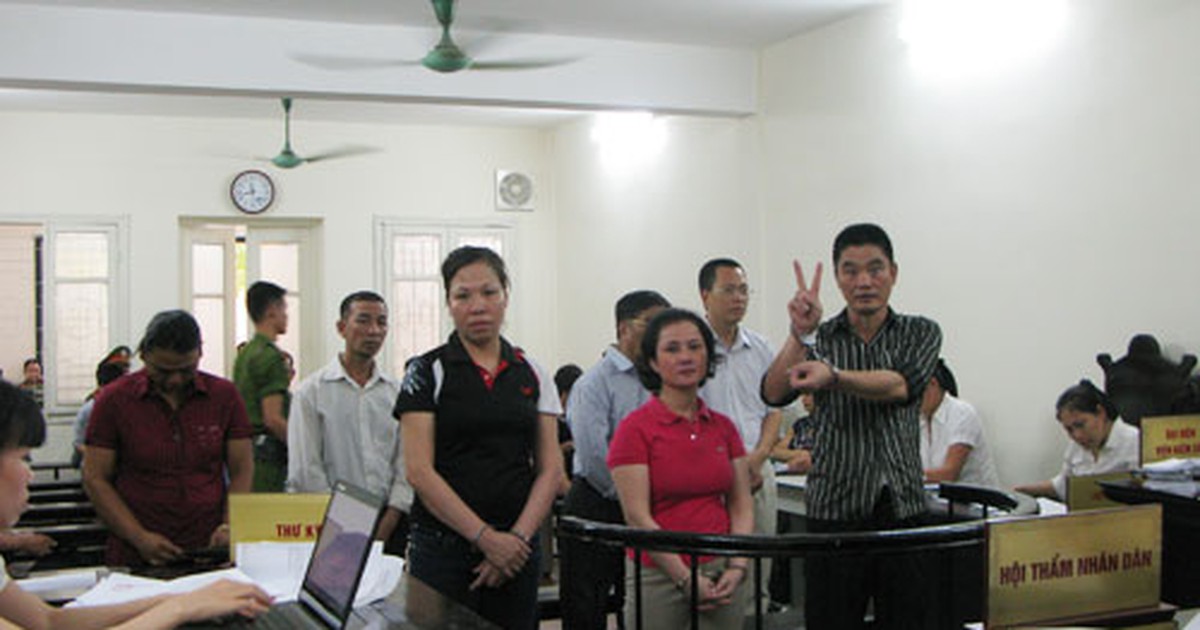 Xét xử nguyên thiếu tá công an lập khống hồ sơ chiếm đoạt tiền đền bù