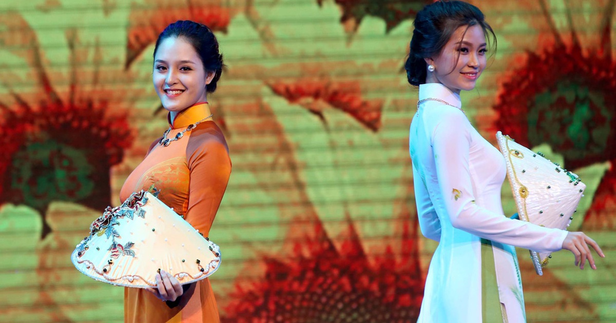 Thời trang áo dài đến với 'Sao Vàng đất Việt'
