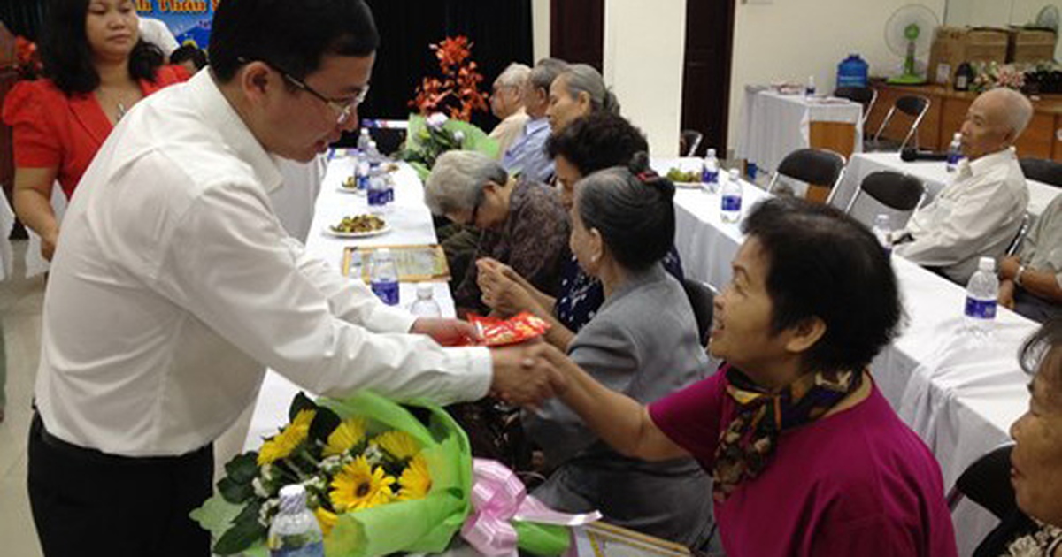 T.Ư Đoàn và Báo Thanh Niên tặng quà, chúc Tết cựu cán bộ Đoàn