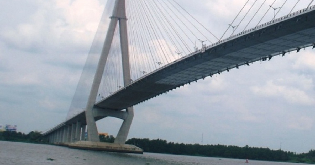 Cảnh sát cứu sống một người nhảy cầu Cần Thơ tự tử