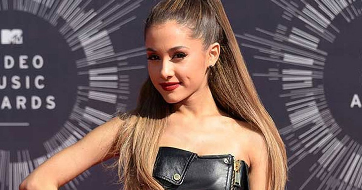 Ariana Grande bị cấm diễn ở Nhà Trắng vì scandal liếm bánh