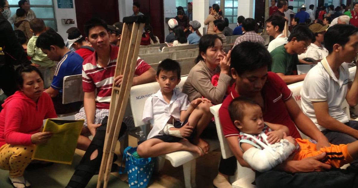 Nghèo vẫn phải mổ dịch vụ: Nên tách bạch công - tư