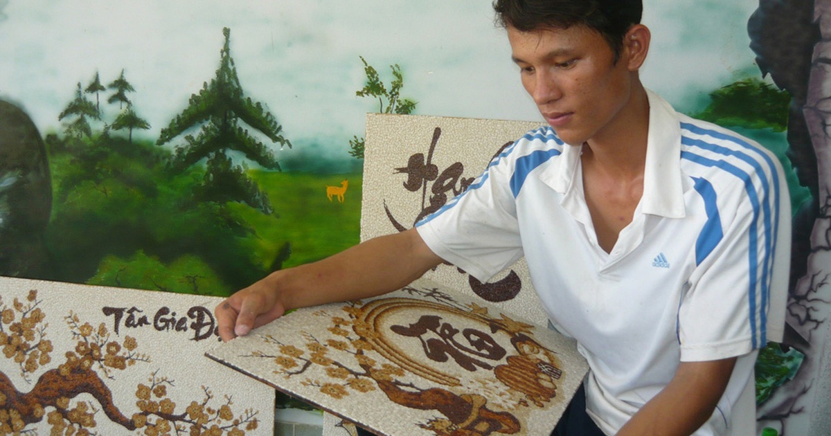 Bỏ việc ở thành phố về quê 'vẽ' tranh gạo