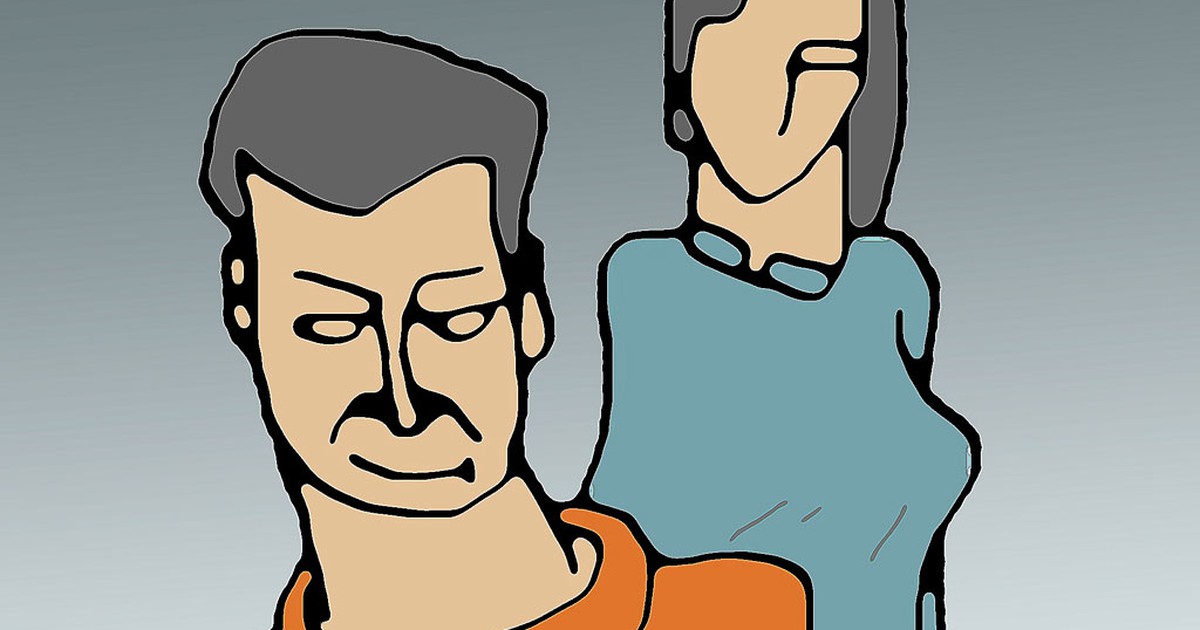 Cám cảnh chồng lập quỹ đen bằng cách giấu vàng vào đôi giày cũ