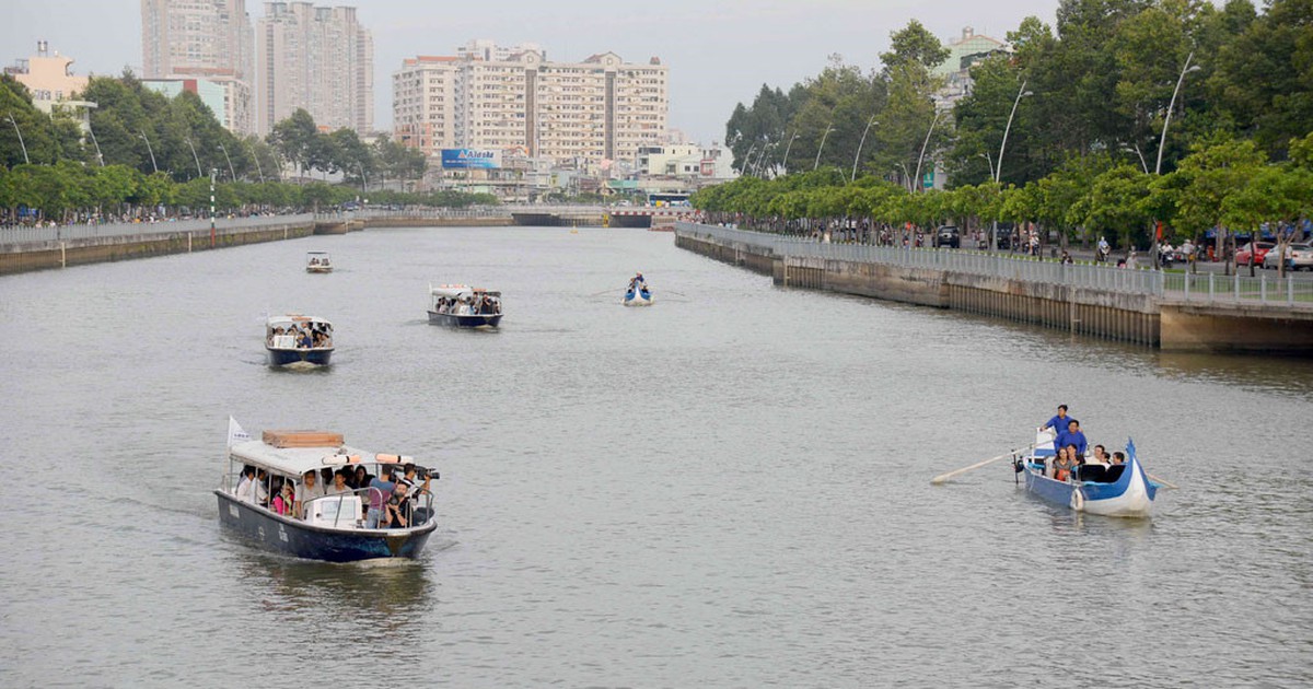 Xây dựng các tuyến buýt đường sông để giảm tải cho đường bộ