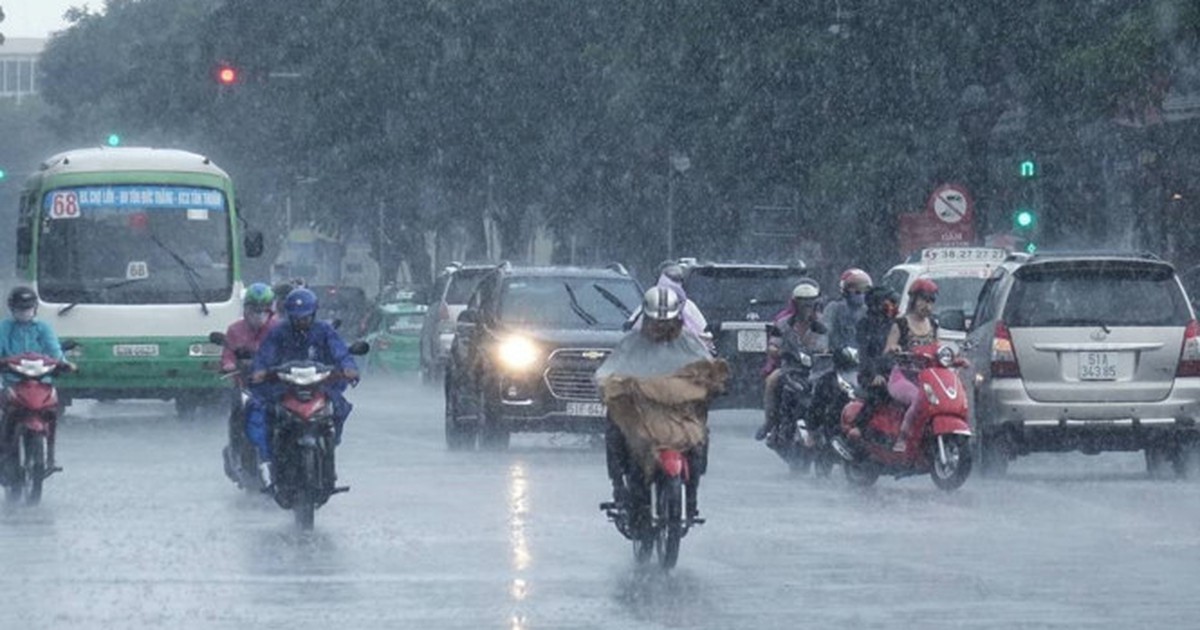 Bắc và Trung bộ nắng nóng, Nam bộ tiếp tục mưa