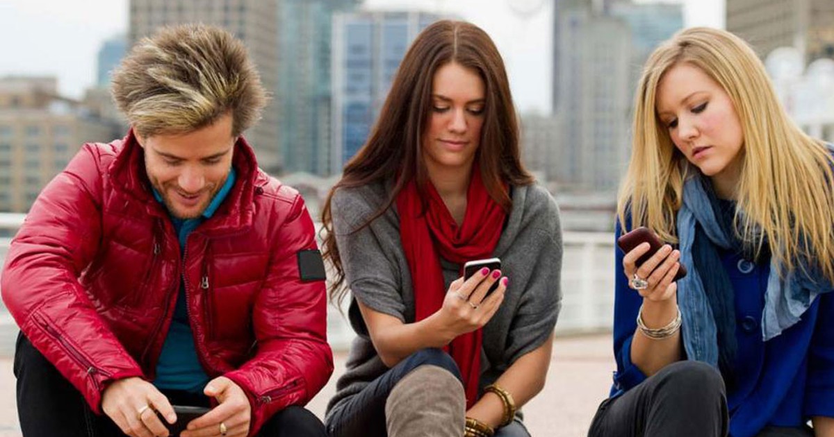 Xu hướng học từ màn hình của giới trẻ