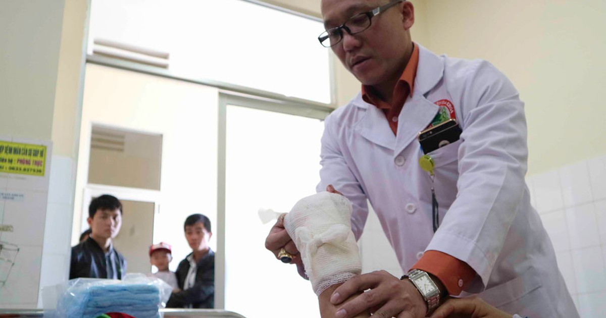 Nối thành công bàn tay bị đứt lìa cho một phụ nữ