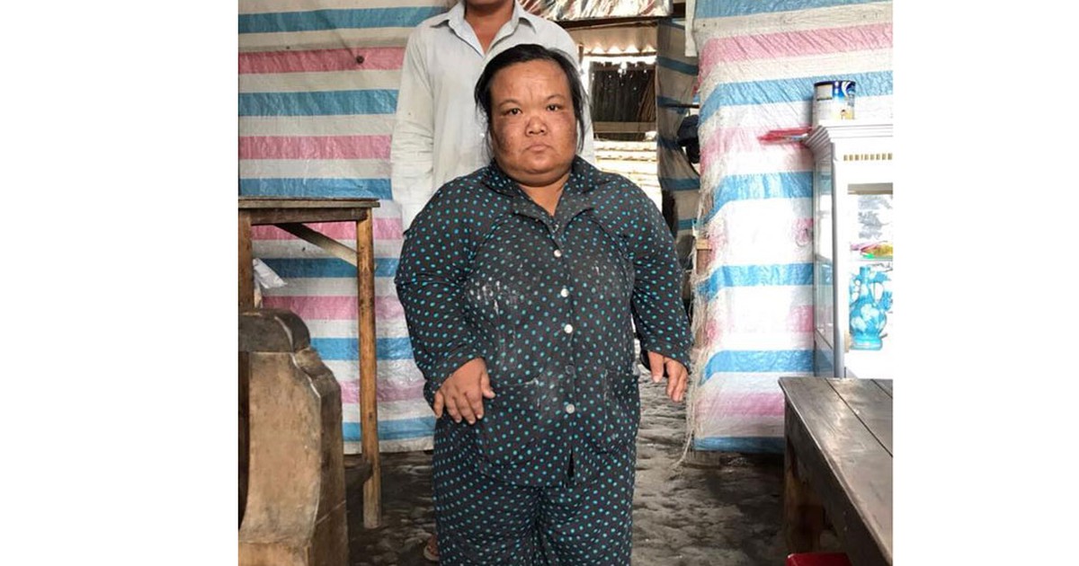 Hai mẹ con nghèo bệnh nặng không tiền chữa trị