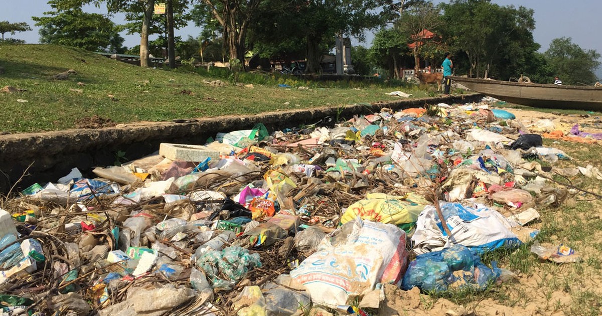 Rác 'tấn công' khu di tích lịch sử!