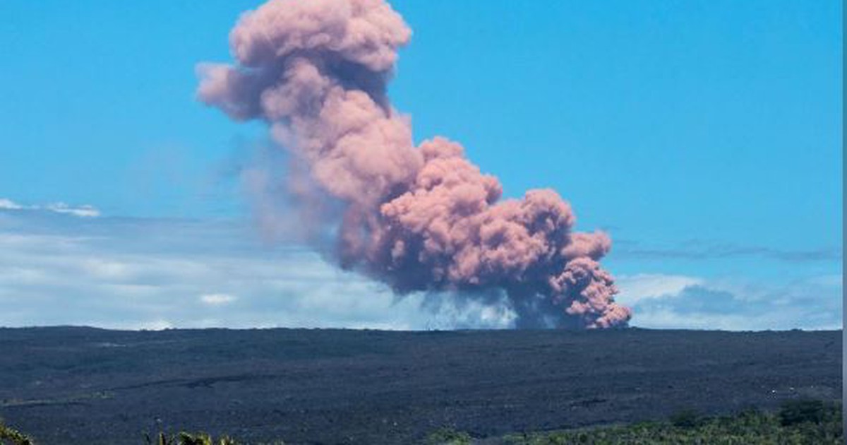 Núi lửa Hawaii trào dung nham