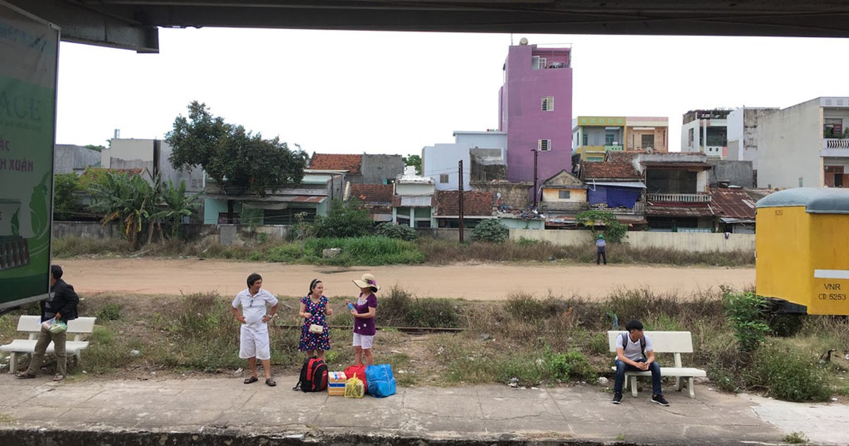 Moscow ở phía trước mũi tàu: Tàu quay đầu, chuyển qua phương án B