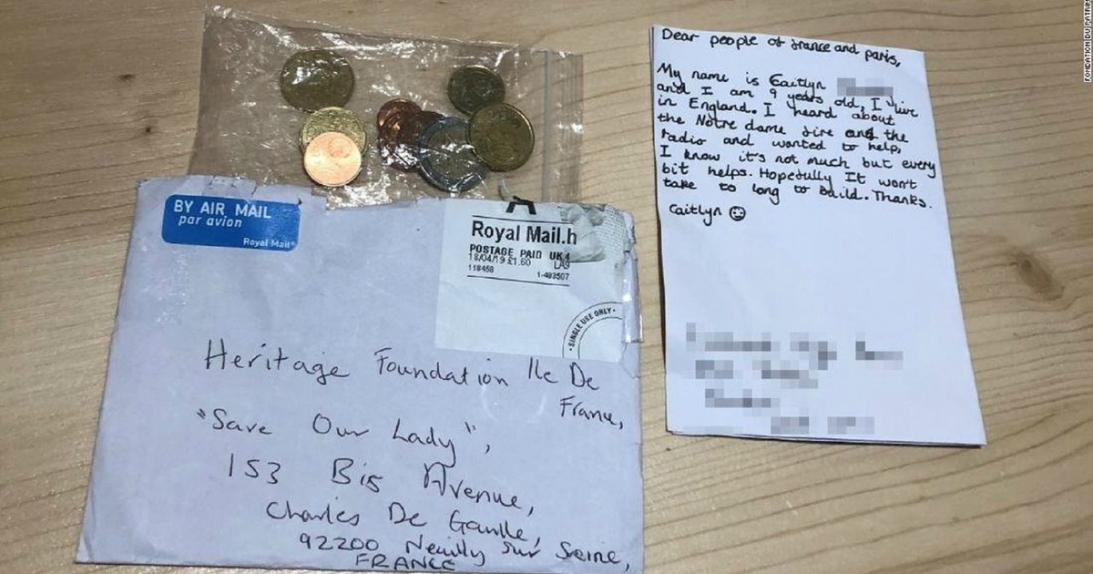 Cô bé 9 tuổi góp tiền cho nhà thờ Đức Bà