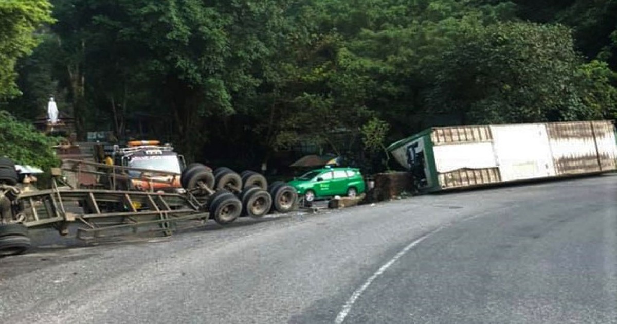 Tai nạn lật xe trên đèo Bảo Lộc, 10 giờ chưa giải phóng xong hiện trường