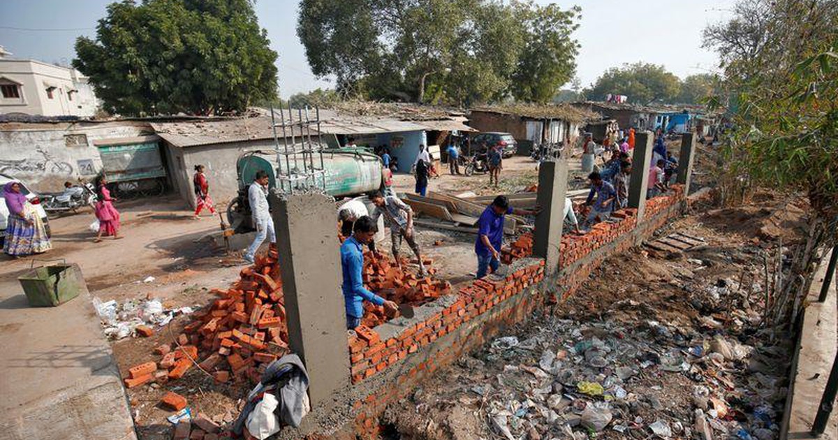 Che tầm nhìn Tổng thống Trump vào khu ổ chuột ở Ấn Độ: Bức tường gây bàn tán